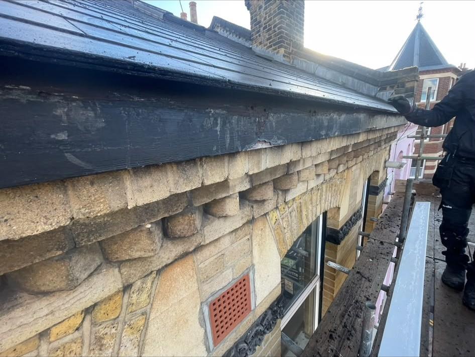 Roofline repair & re-pointing